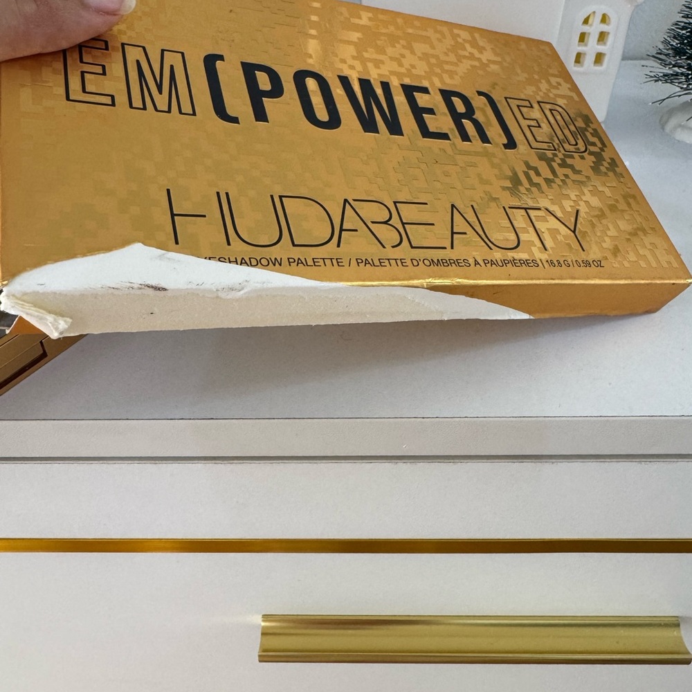 HUDA BEAUTY Empowered Eyeshadow Palette - Gold, Purple, Brown - Picture 8 of 8